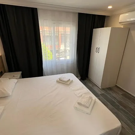 Ada Park Hotel *