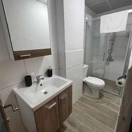 Ada Park Hotel