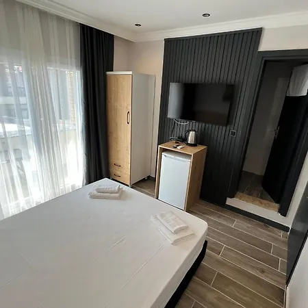 Ada Park Hotel *