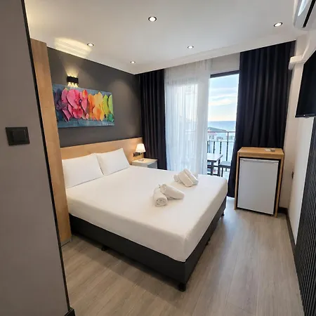 Ada Park Hotel *
